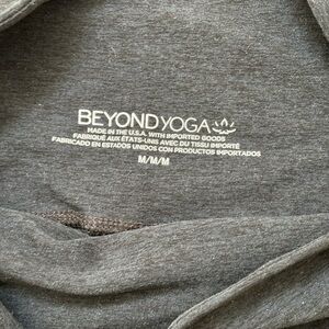 Like new - Beyond Yoga out of pocket high waisted mid performance legging.